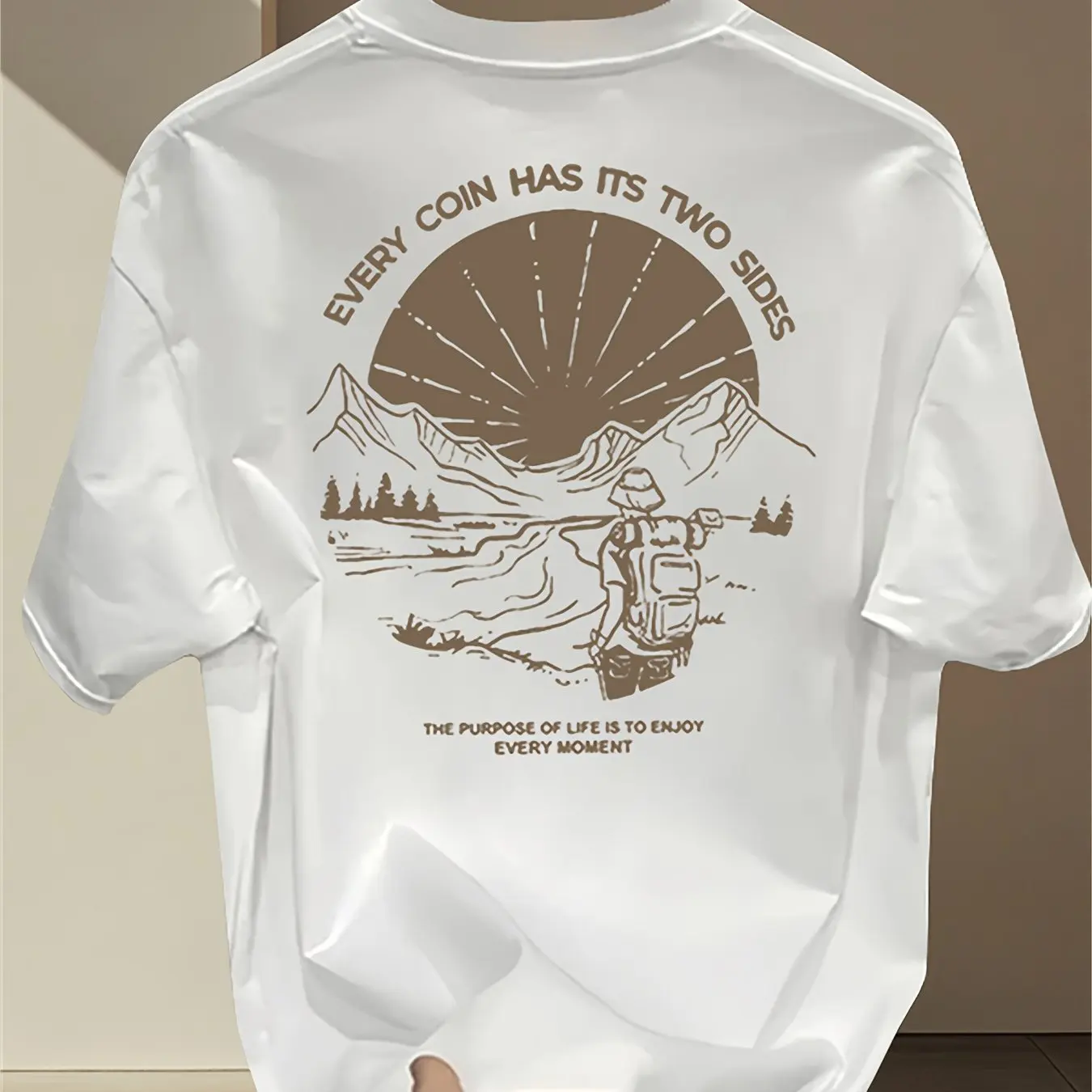T-Shirt Vintage con Grafica di - Outdoor Adventure Quotes Short recensione e prezzo